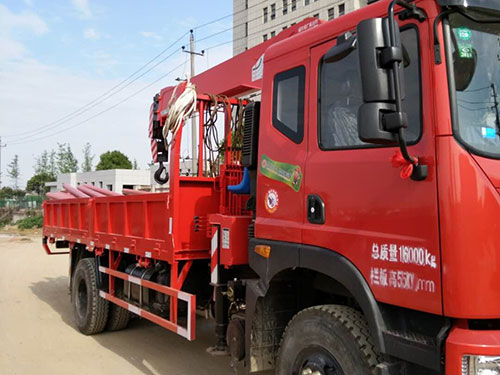 新隨車吊服務于高新區(qū)醫(yī)院